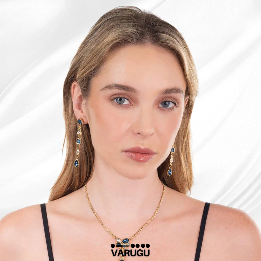 Aretes largos baño de oro con piedras azules y cristales