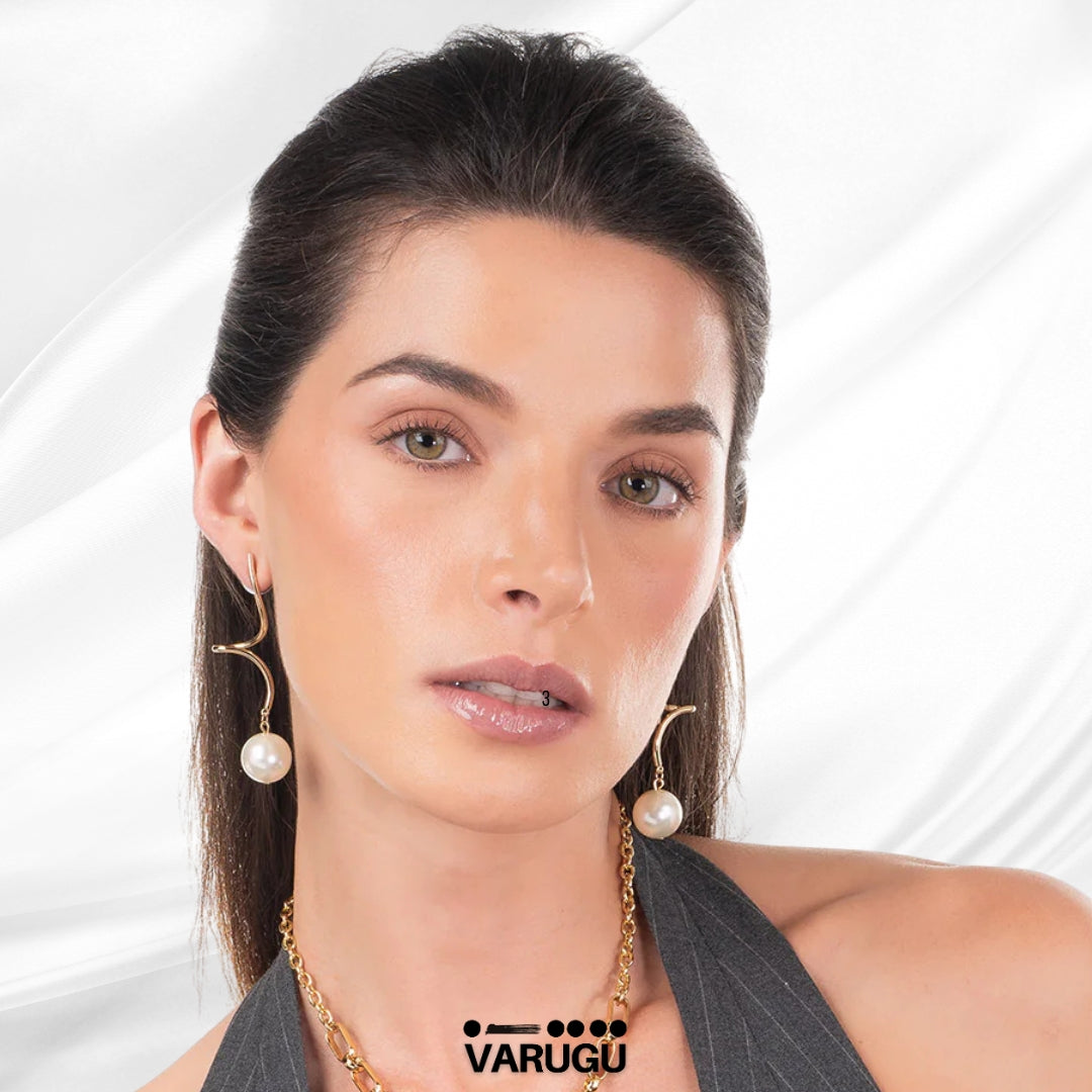 Aretes de espiral y perla crema