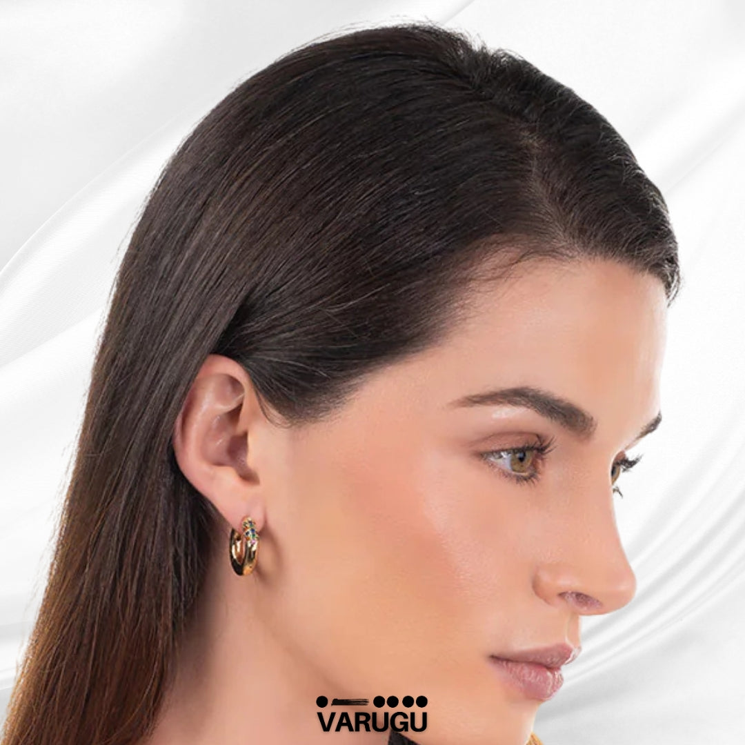 Aretes con forma de aro y piedras de colores