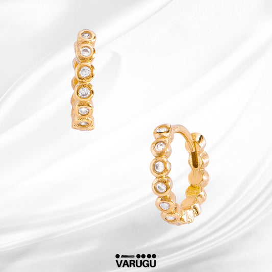 Aretes tipo arracada con gemas baño de oro