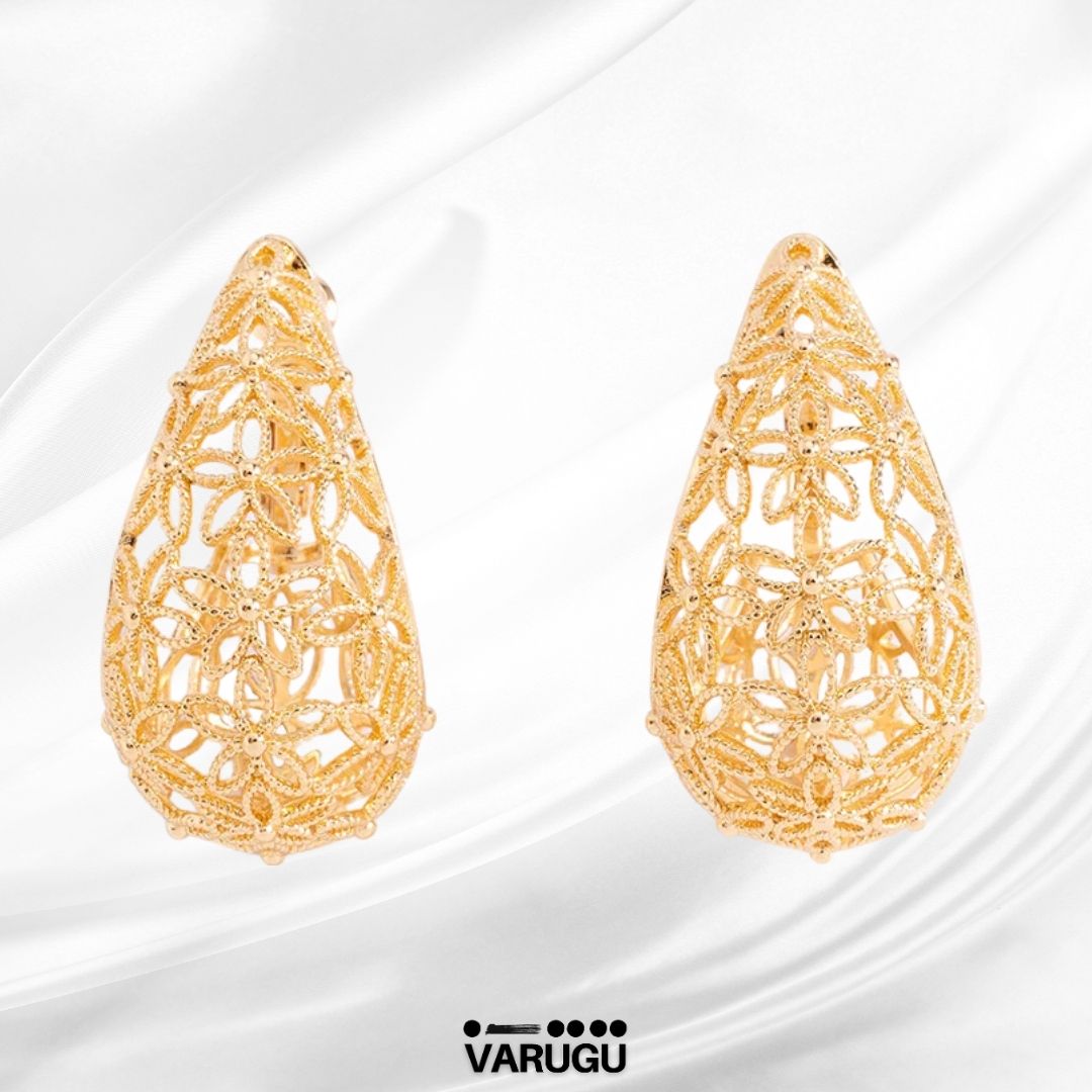 Aretes tipo argolla calada en baño de oro