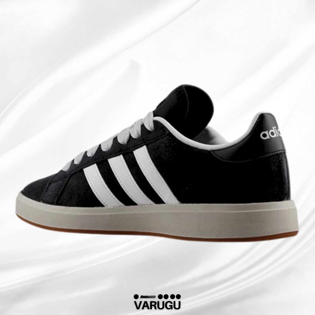 Tenis Adidas negros con franjas y agujetas mujer