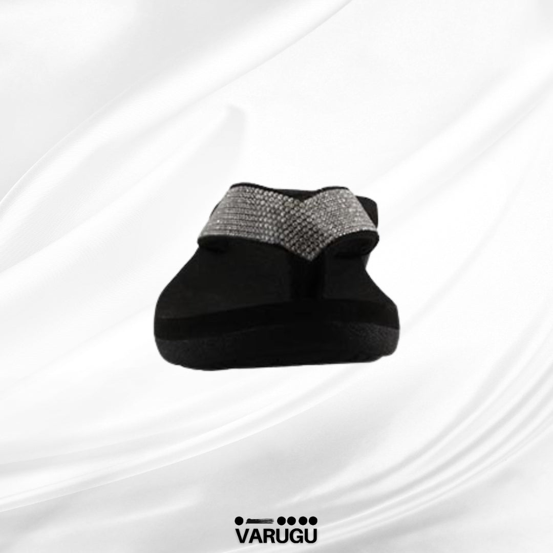 Sandalias negras con tira en dedo y brillosas