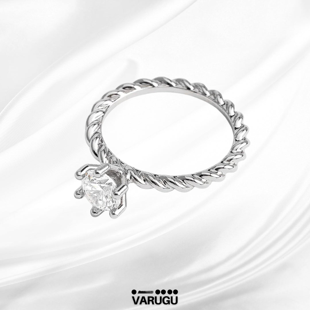 Anillo en baño de platino con piedra central toque brillante