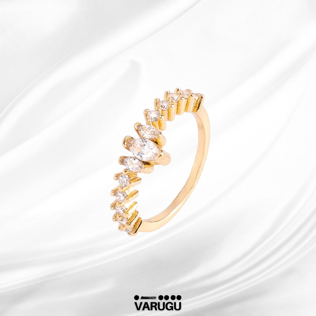 Anillo en baño de oro con piedras Diamonice