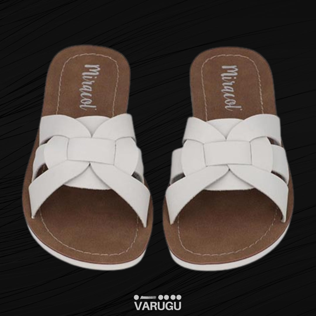 Sandalias color blanco con suela ligera