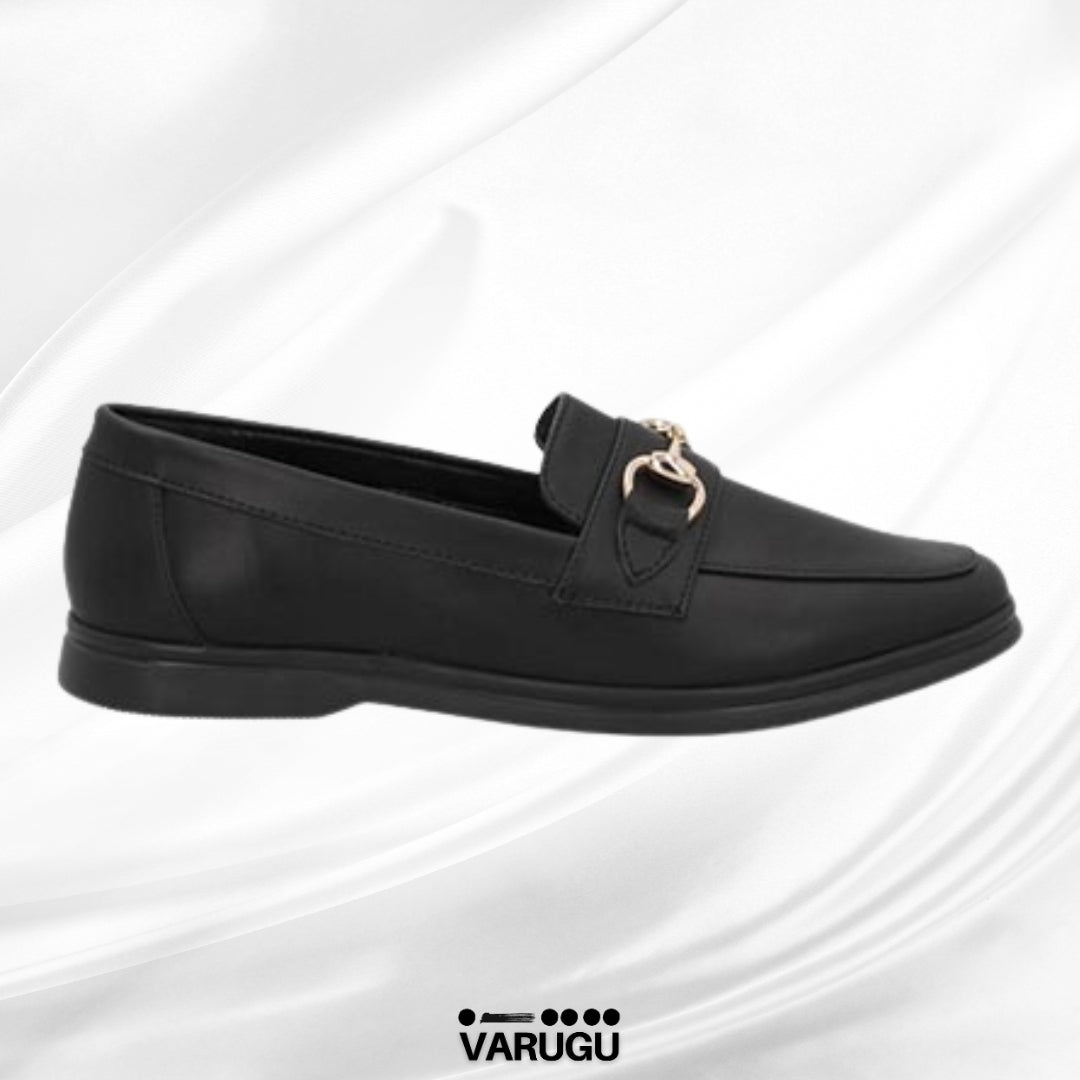 Mocasines con detalle dorado color negro