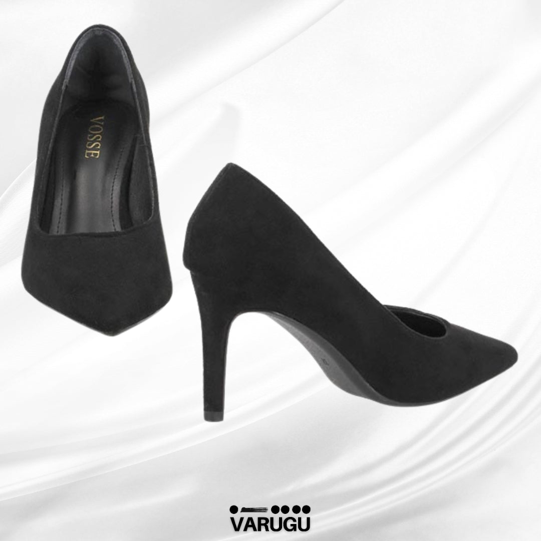 Zapatillas negras cerradas con tacón aguja
