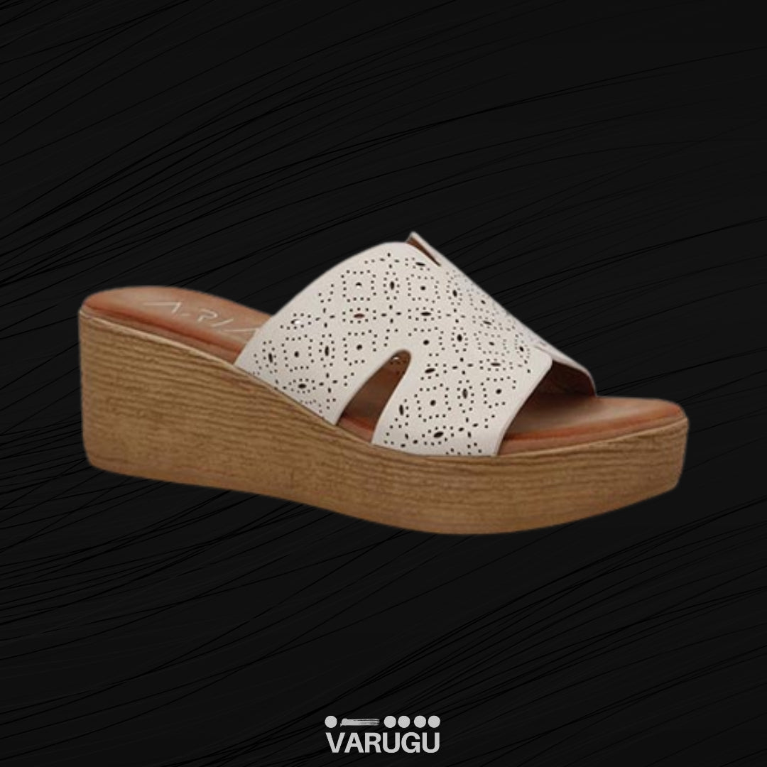 Sandalias blancas con cintas decorativas