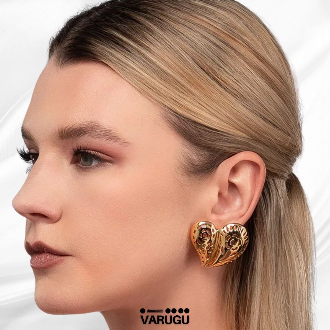 Aretes con diseño corazón en baño de oro