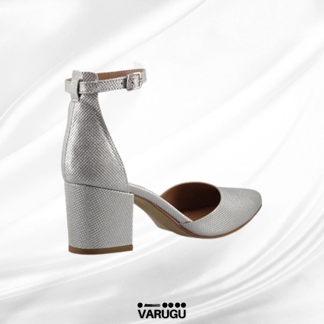 Zapatillas plateadas con pulsera de tobillo
