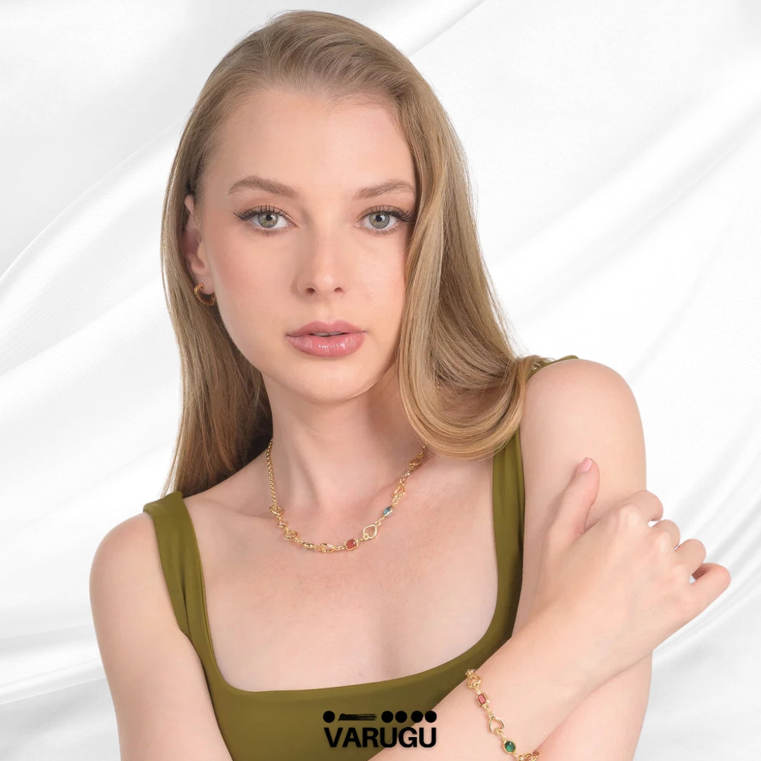 Pulsera con corazones y piedras de colores baño de oro