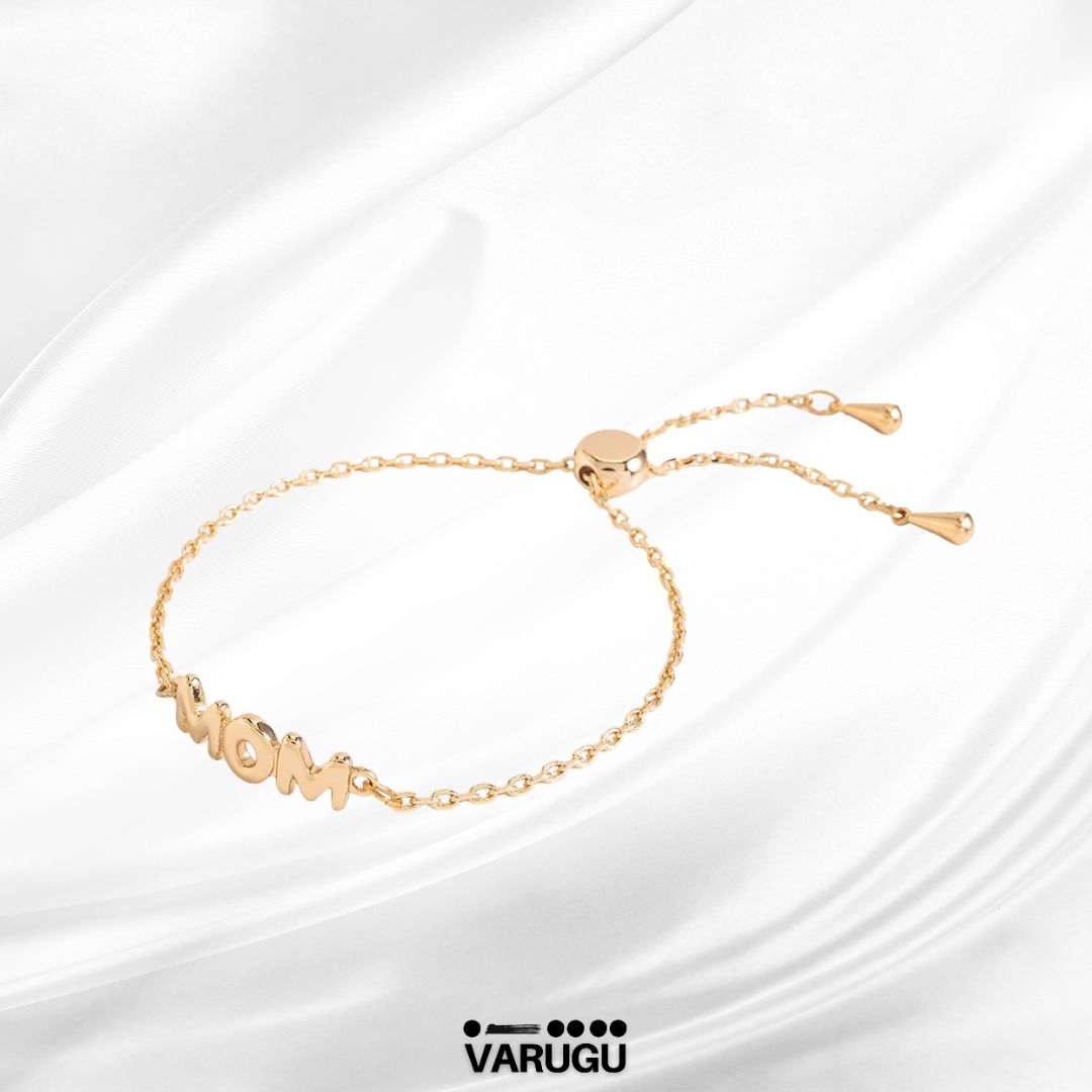 Pulsera con dije MOM en baño de oro