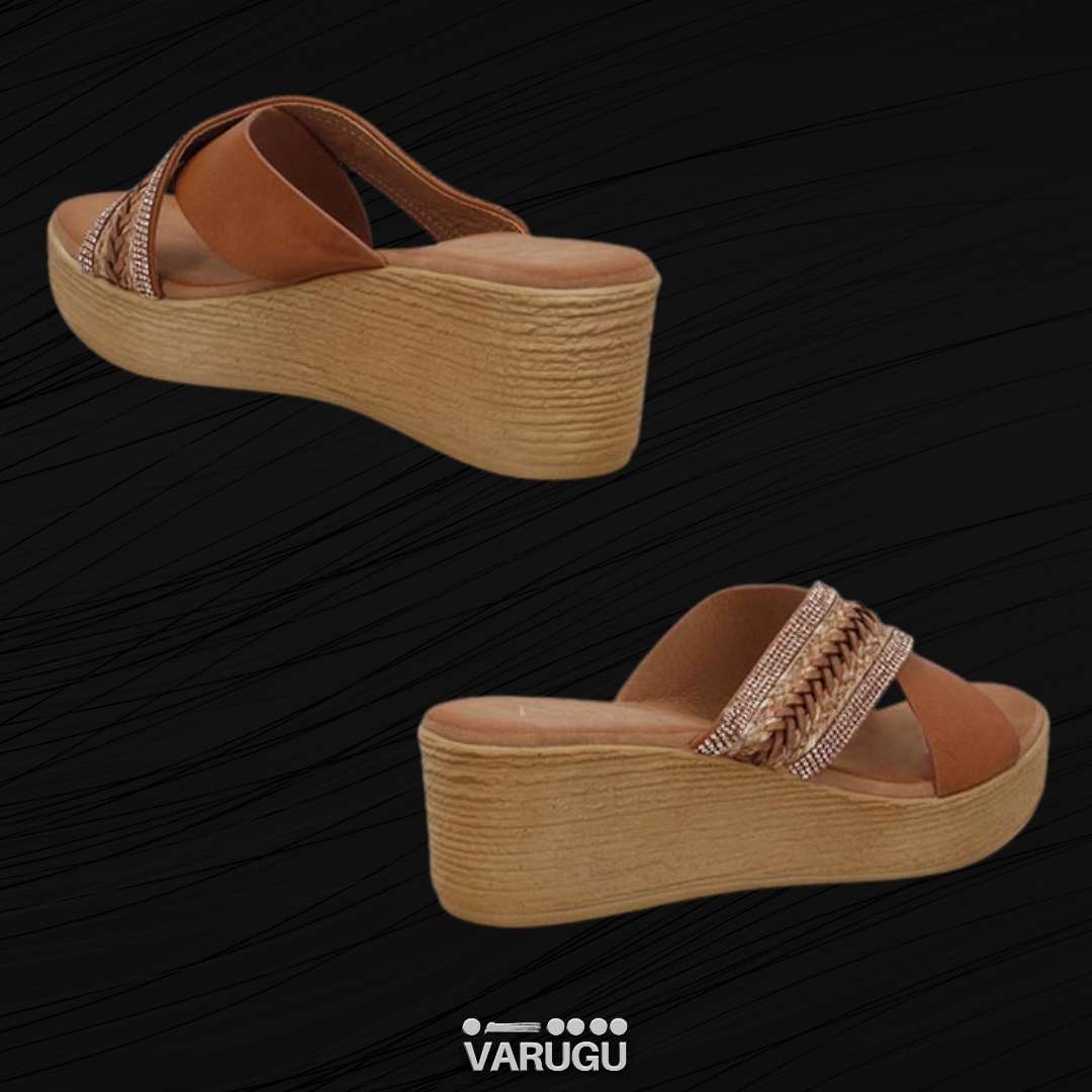 Sandalias café con tira cruzada con brillos