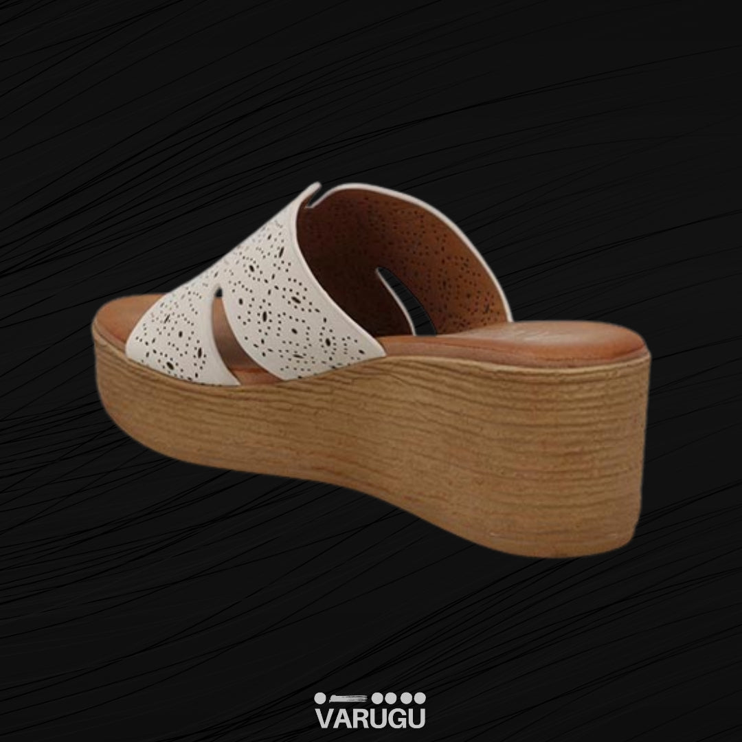 Sandalias blancas con cintas decorativas