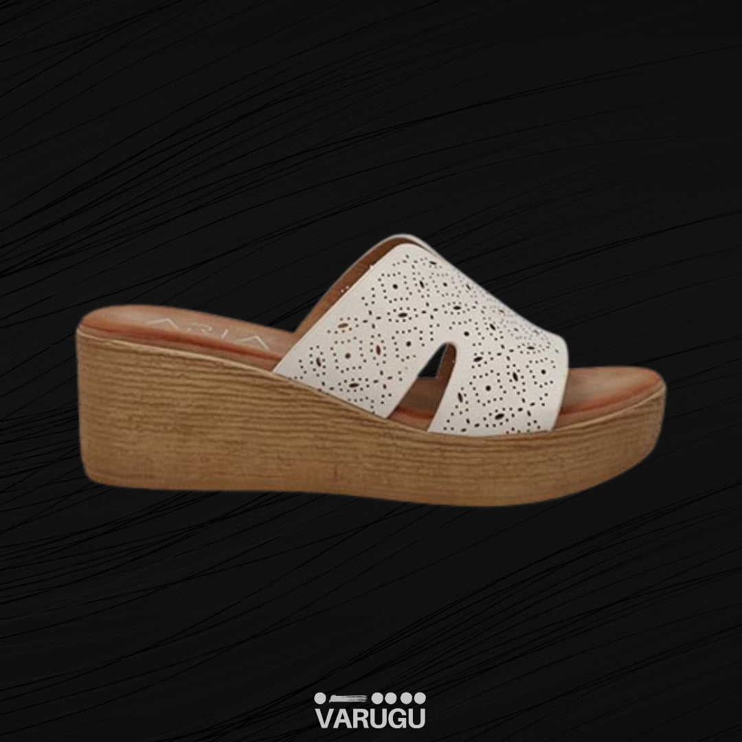 Sandalias blancas con cintas decorativas