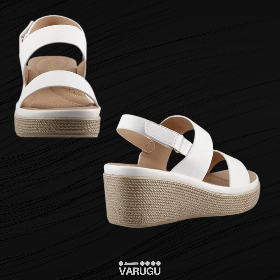 Sandalias blancas de plataforma modernas