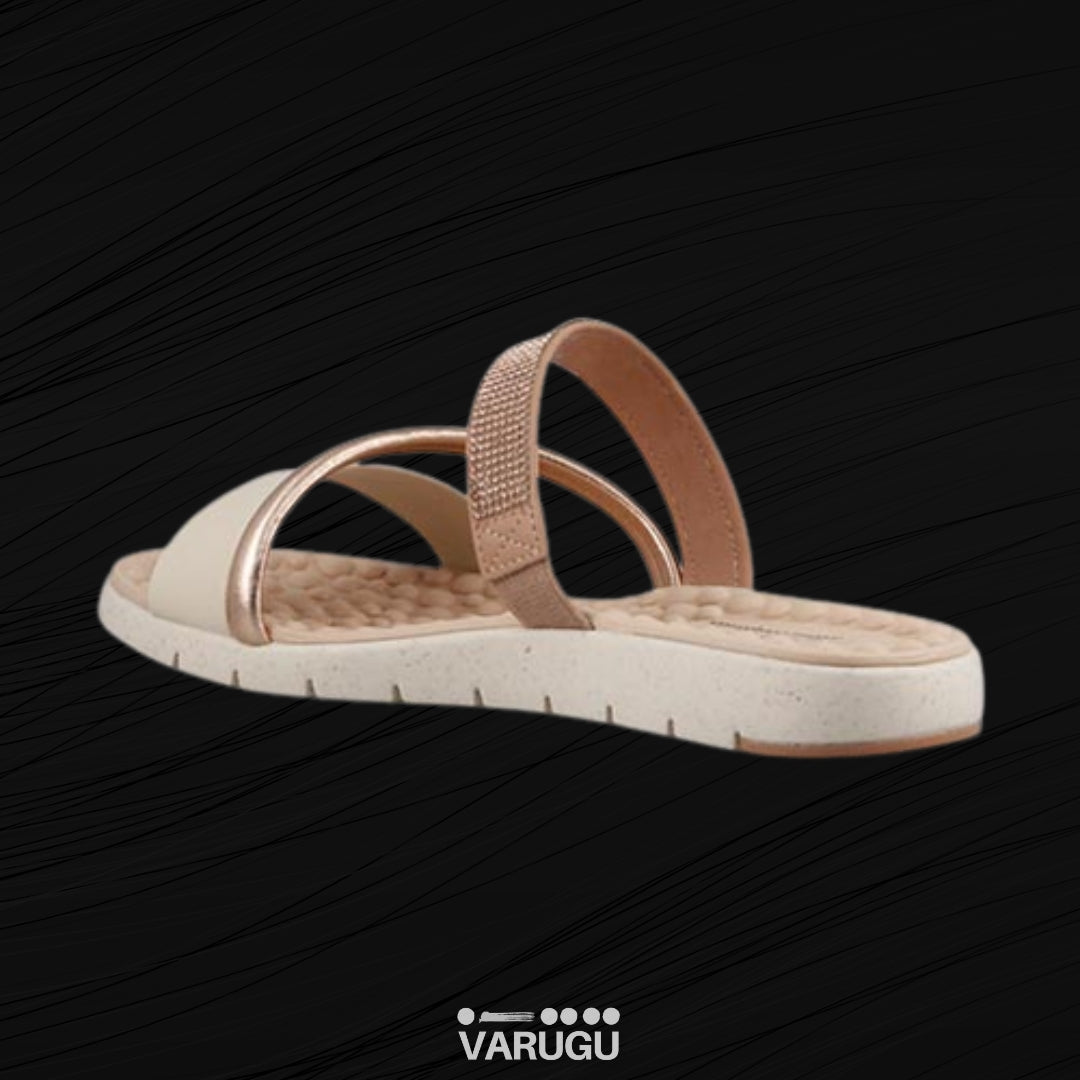 Sandalias beige con tira metálica