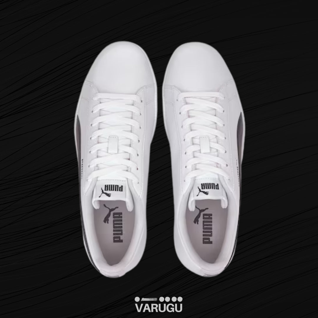 Tenis PUMA con suelas ranuradas color blanco con negro