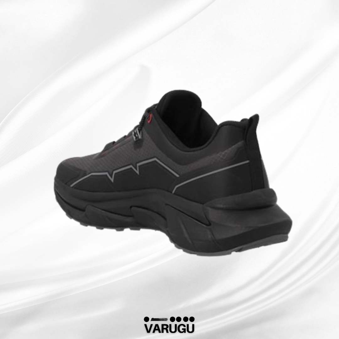 Tenis para deporte en color negro con suela resistente