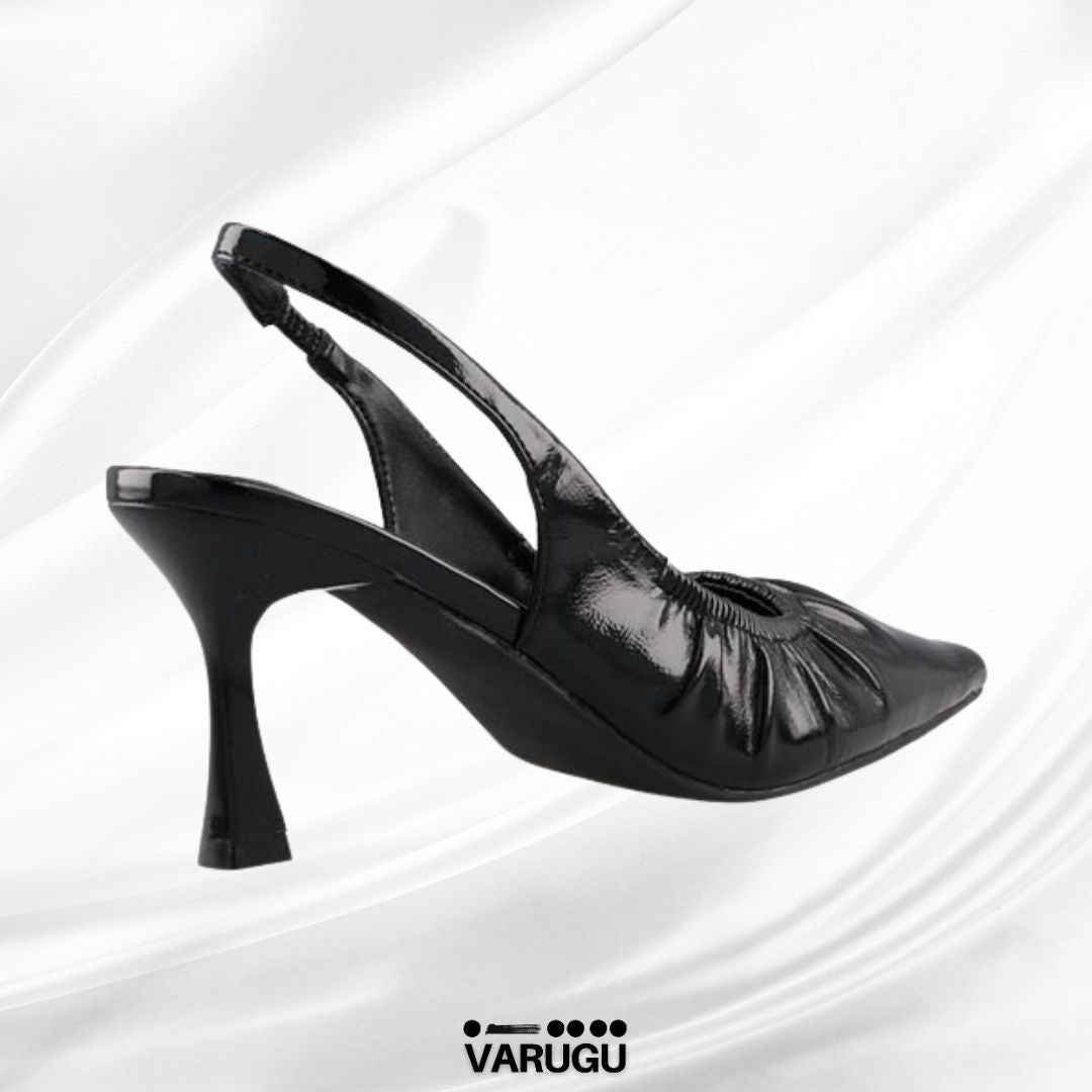 Zapatilla negra con punta elegantes