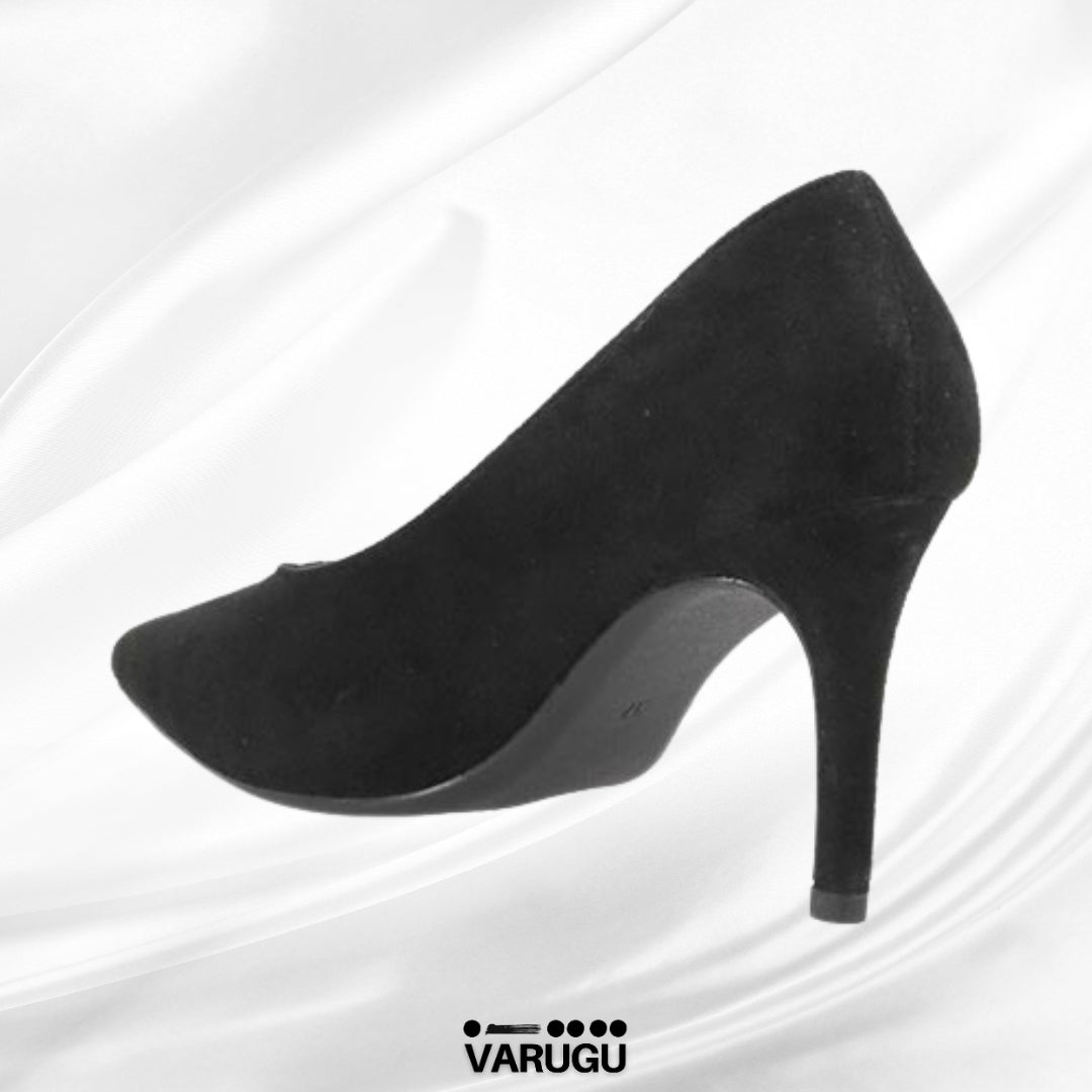 Zapatillas negras cerradas con tacón aguja