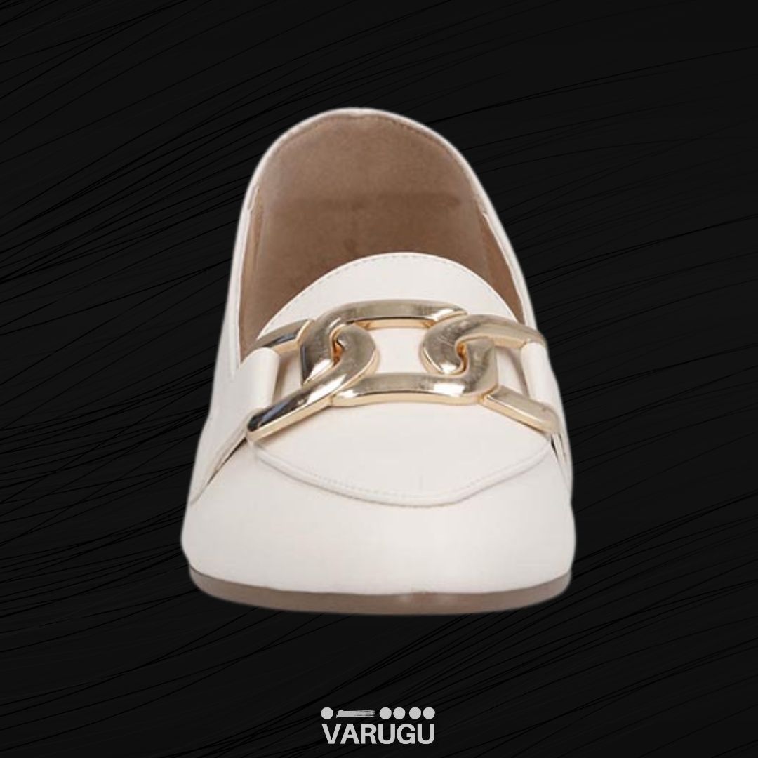 Flats color crema con punta ovalada elegante
