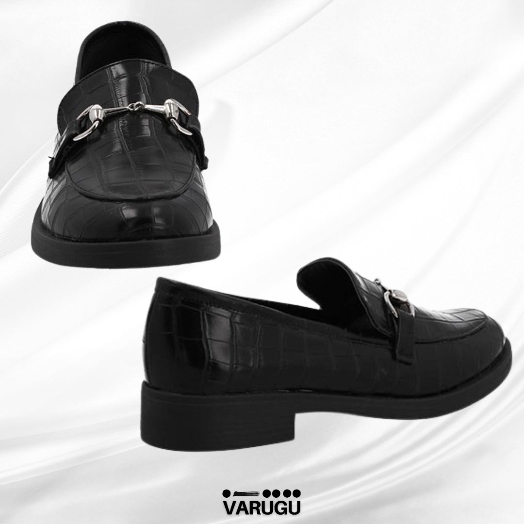 Zapatos con detalle metálico color negro