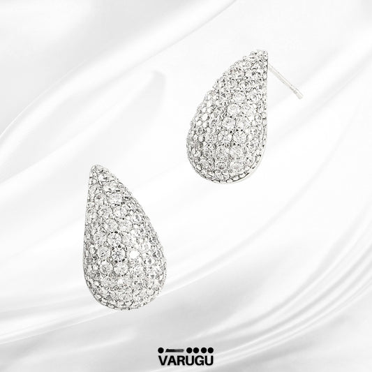 Aretes plateados forma gota con Diamonice