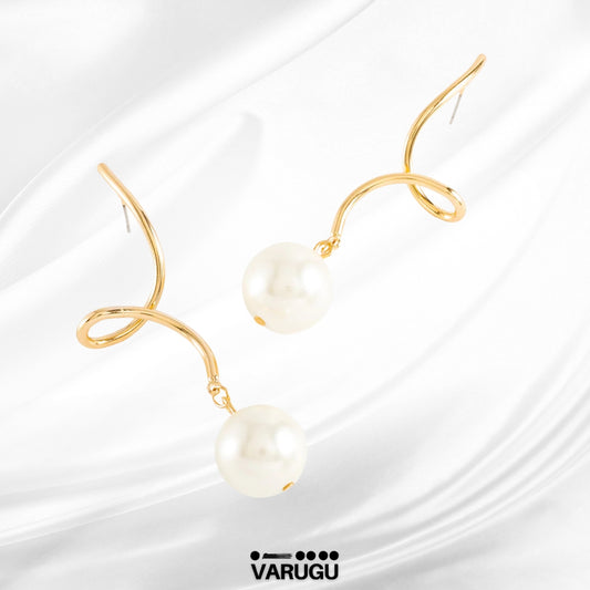 Aretes de espiral y perla crema