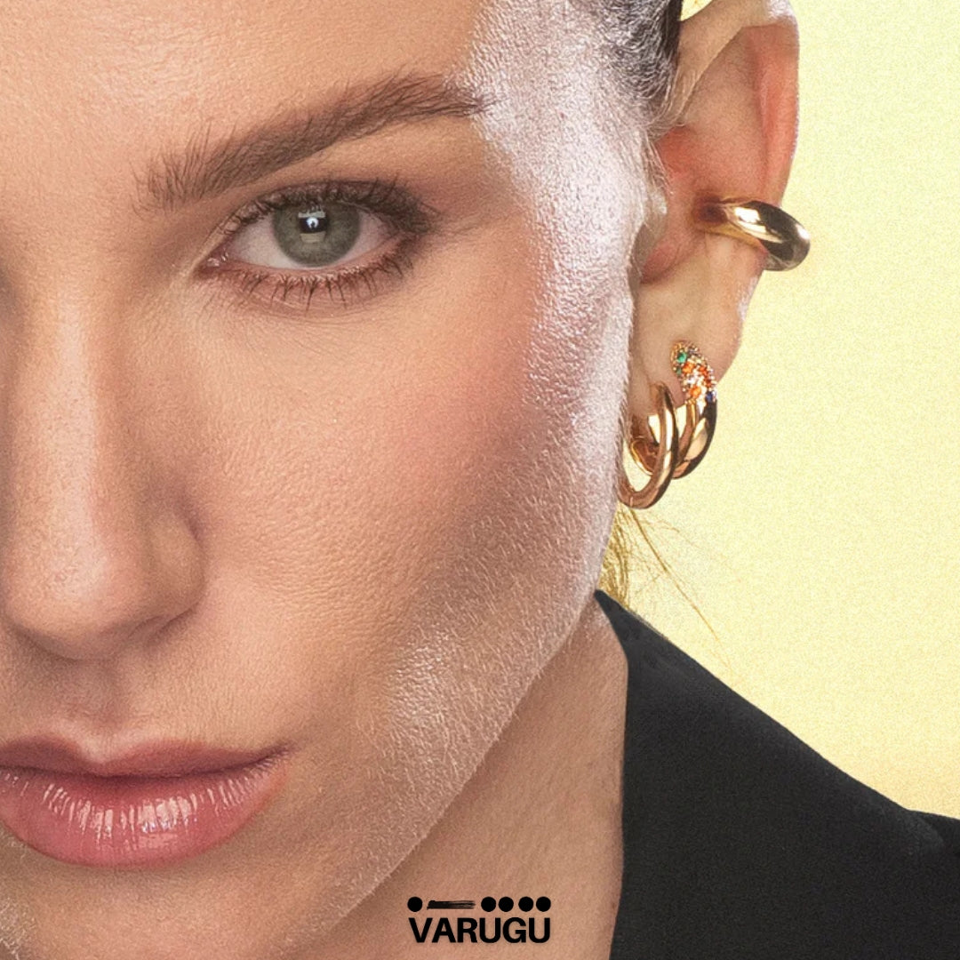 Aretes con forma de aro y piedras de colores