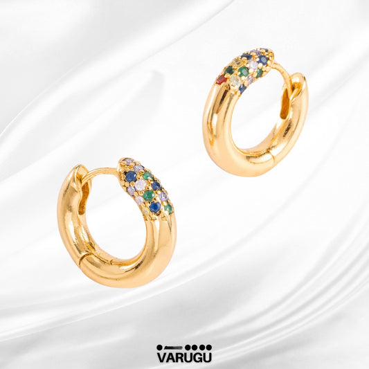 Aretes con forma de aro y piedras de colores