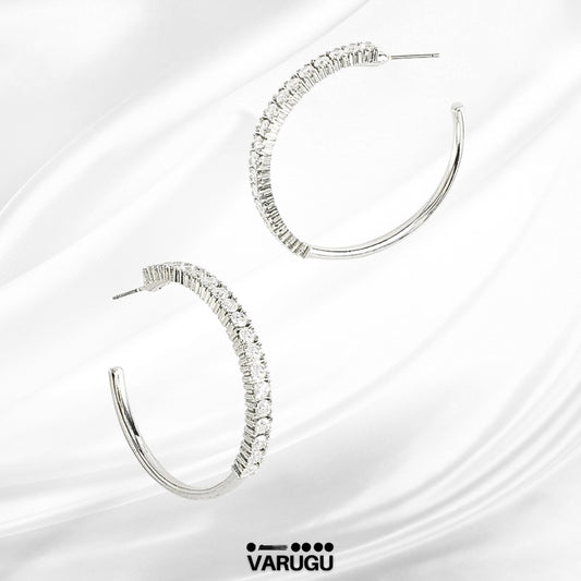 Aretes tipo arracada plateados con Diamonice