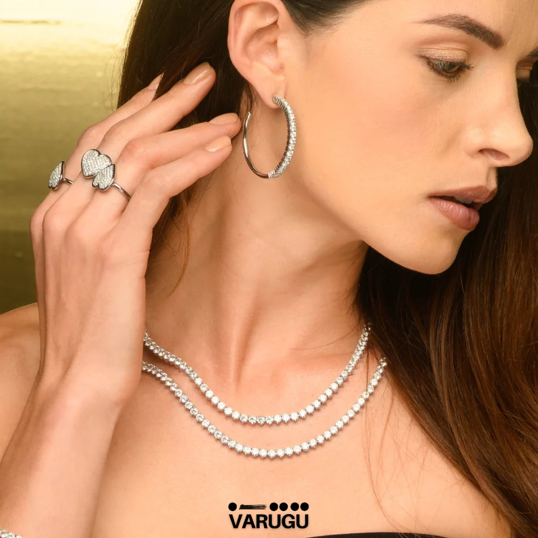 Aretes tipo arracada plateados con Diamonice