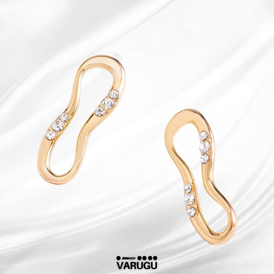 Aretes diseño abstracto brillante en baño de oro