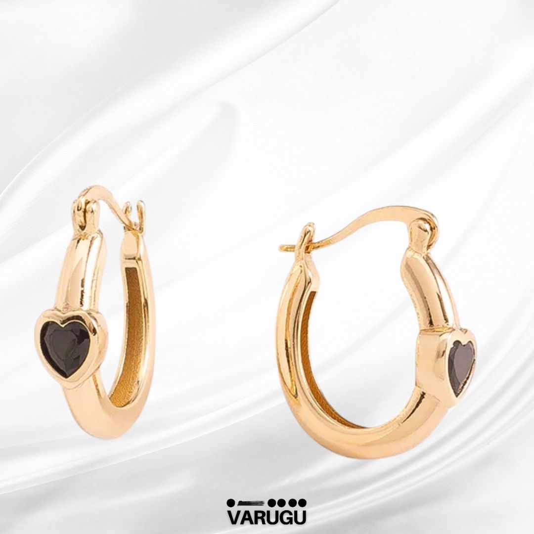 Aretes corazón negro en baño de oro
