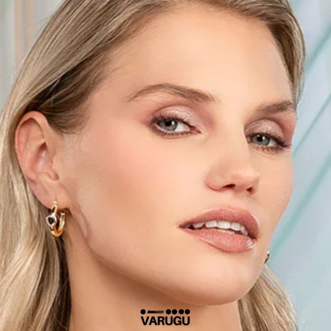 Aretes corazón negro en baño de oro