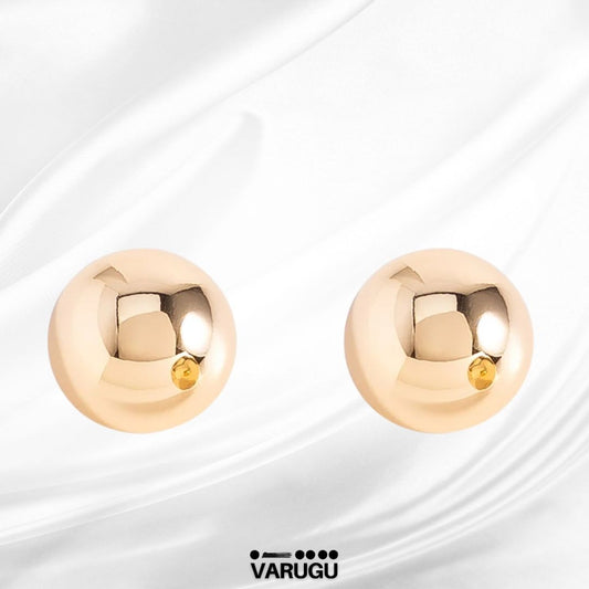Aretes con diseño esférico en baño de oro