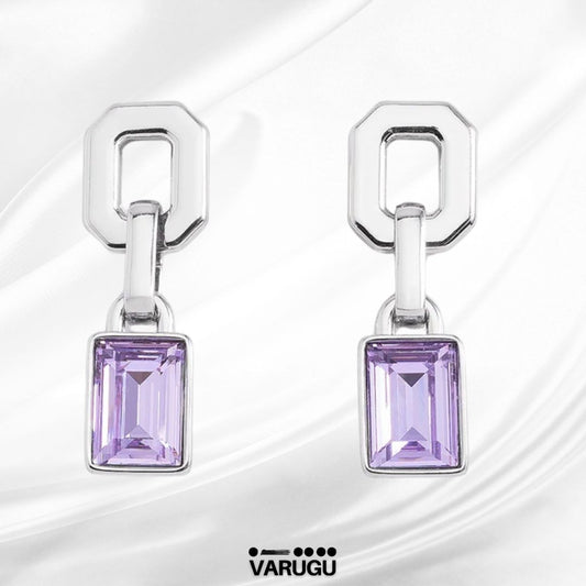 Aretes con eslabón y piedra lila en baño de rodio