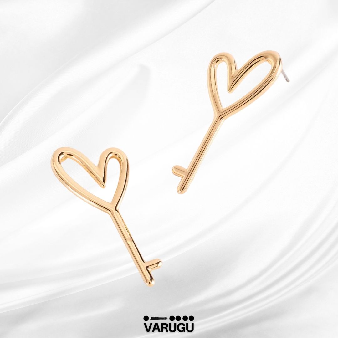 Aretes diseño llave corazón en baño de oro