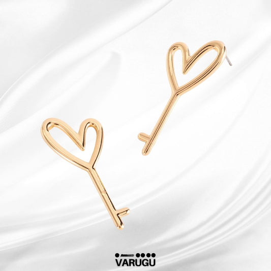 Aretes diseño llave corazón en baño de oro