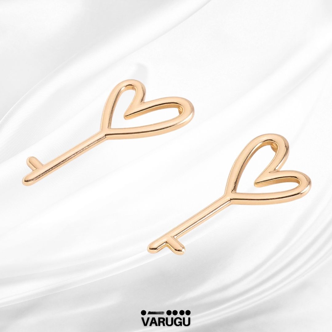 Aretes diseño llave corazón en baño de oro