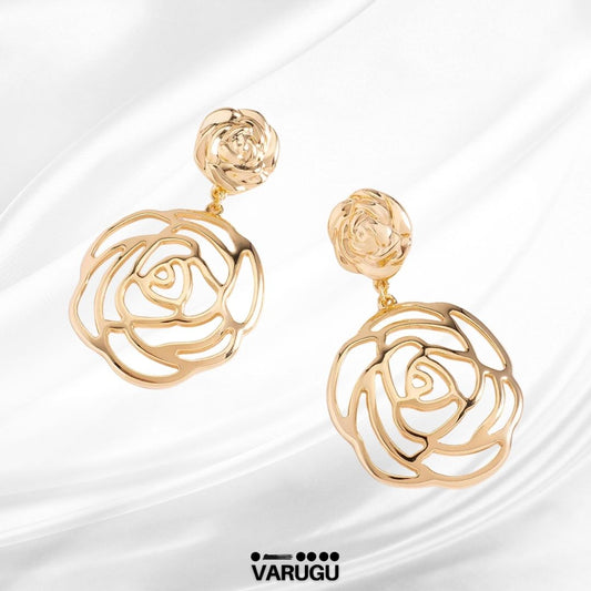 Aretes diseño de rosa calada en baño de oro