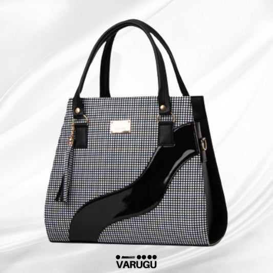 Bolsa negra con relieve