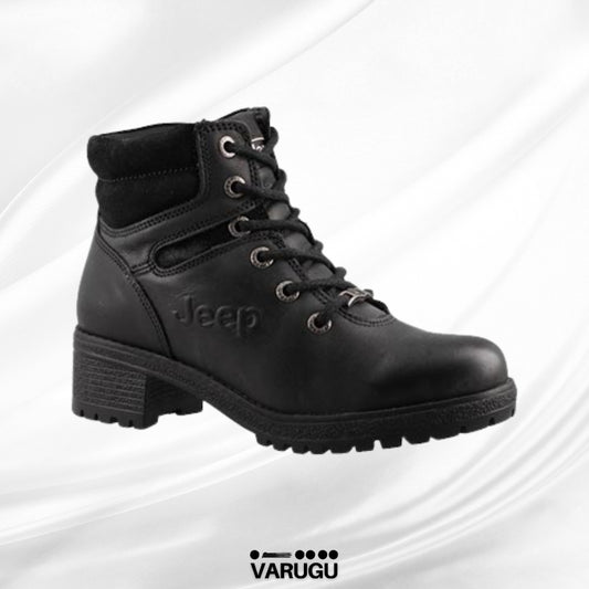 Botas color negro con cordones
