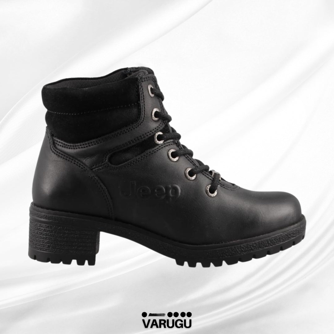 Botas color negro con cordones