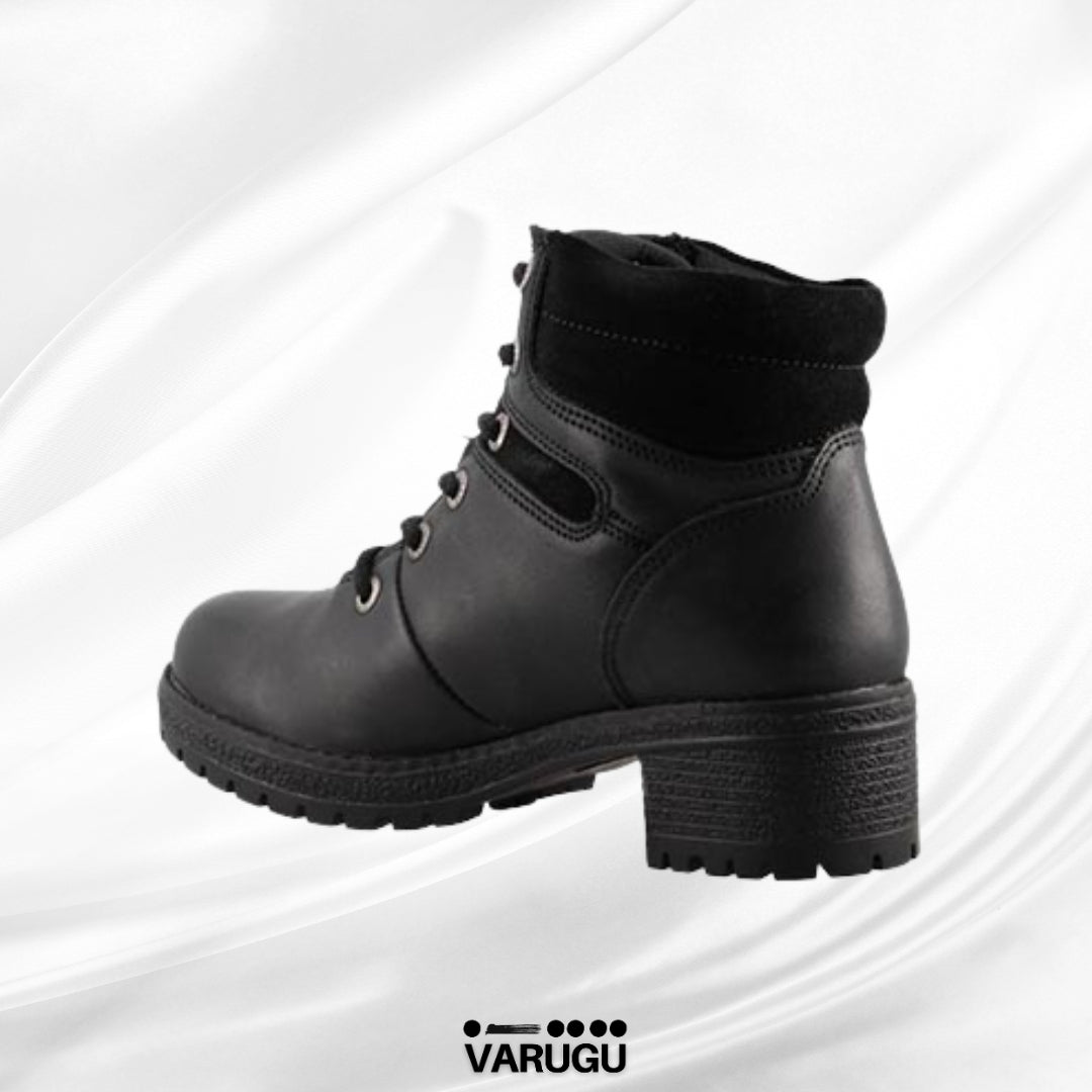 Botas color negro con cordones