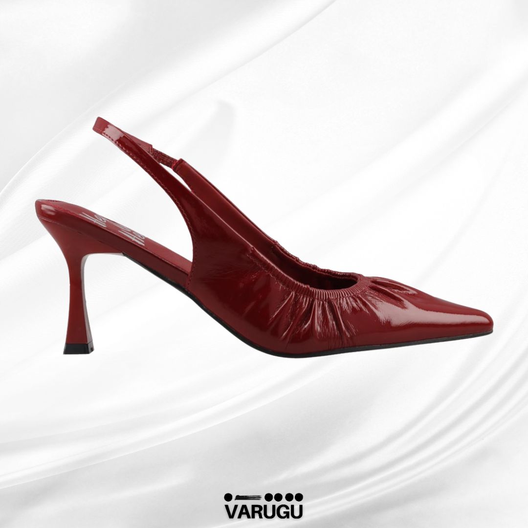 Zapatilla roja con punta
