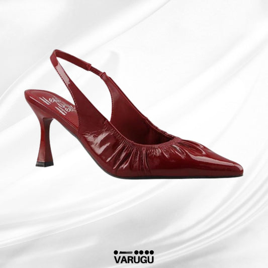 Zapatilla roja con punta