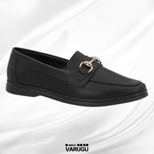 Mocasines con detalle dorado color negro